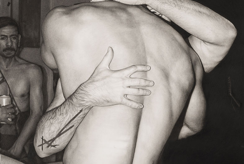 Abrazo (2026). Carbonilla sobre papel maruflado, 140 x 100 cm