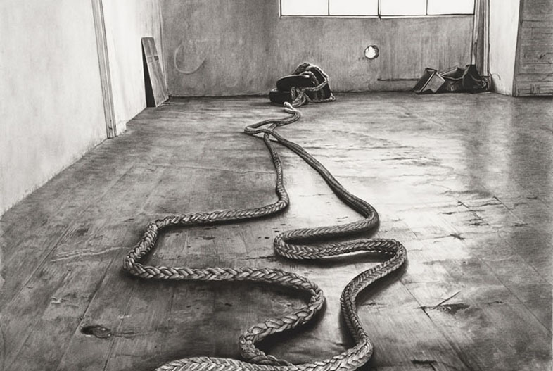 Cabos sueltos (2024). Carbonilla sobre papel maruflado, 200 x 140 cm
