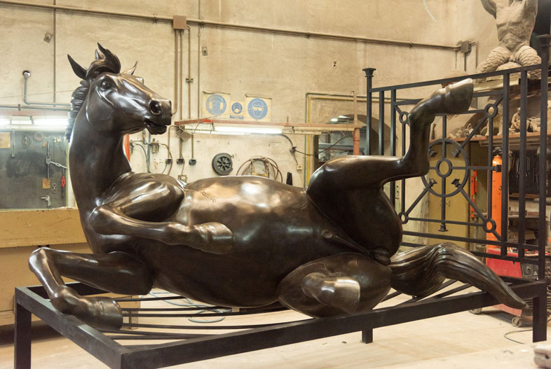 Valentino (2021). Bronce a la cera perdida, 300 x 300 x 200 cm