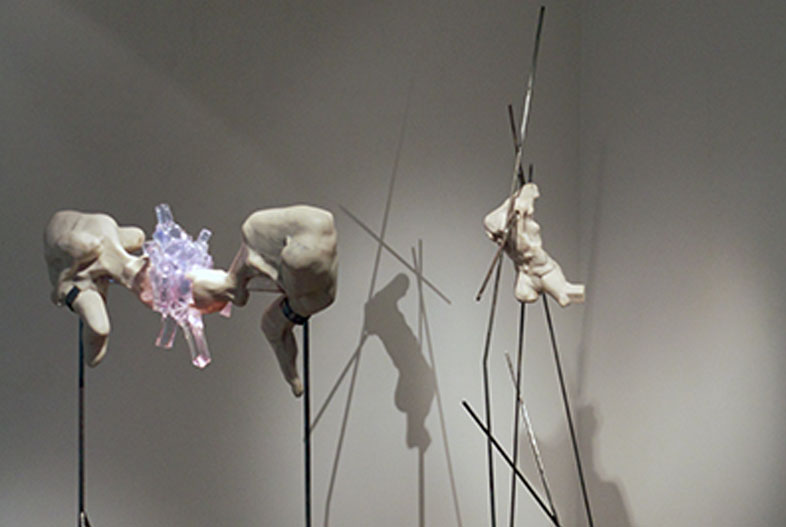 El doble es uno [The double is oneself]. Exhibition view