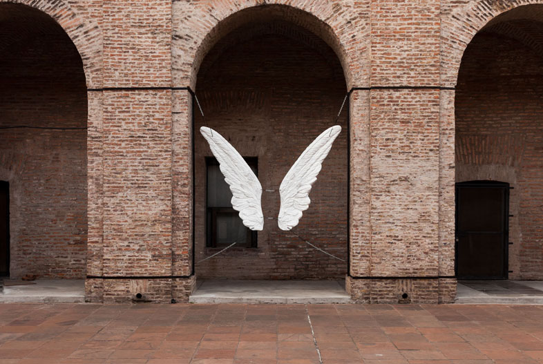 Wings (2021). 3D printing, water-based resin and chains, variable dimensions