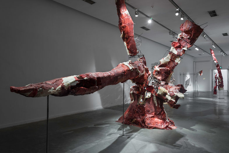 Tree (2016). Pigmented wax, iron, expanded metal and gauze, 600 x 400 x 400 cm